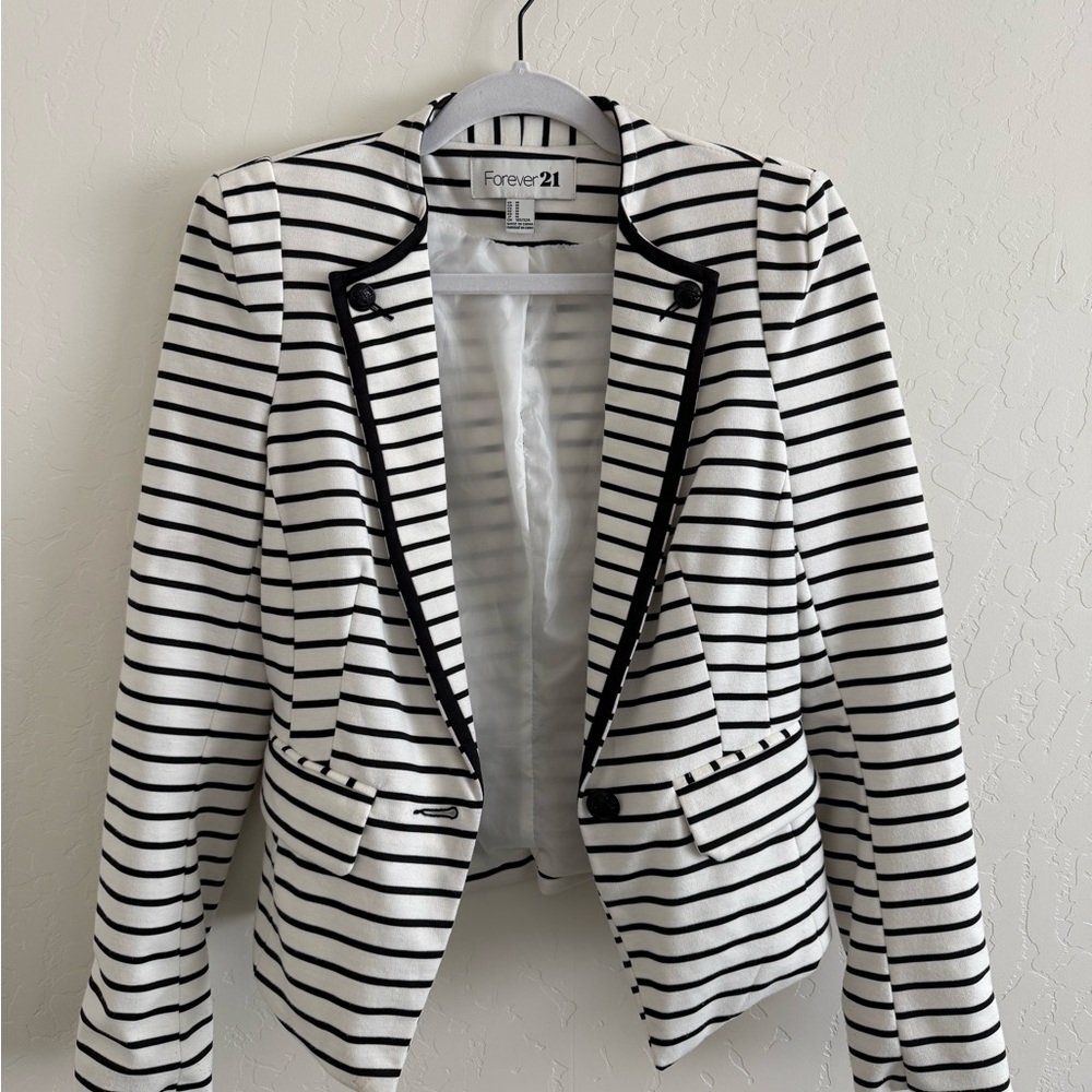 Forever 21 Women's Striped Blazer in Black and White